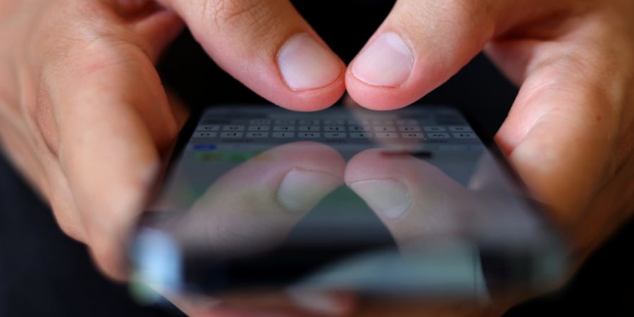 Die Luzerner Polizei warnt vor SMS-Betrügern, die Bussengelder im Namen der Luzerner Polizei verlangen. (Symbolbild)