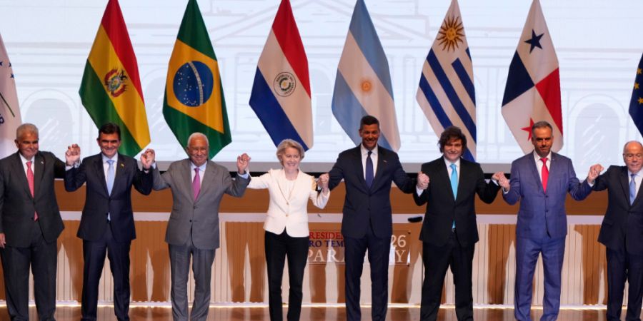 ARCHIV - Jose Raul Mulino (l-r), Präsident aus Panama, Rodrigo Paz, Präsident aus Bolivien, Antonio Costa, Präsident des Europäischen Rates, Ursula von der Leyen, Präsidentin der E...
