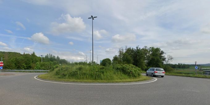 In diesem Kreisel in Mägenwil verursachte die Lenkerin eine Kollision. Kreisel