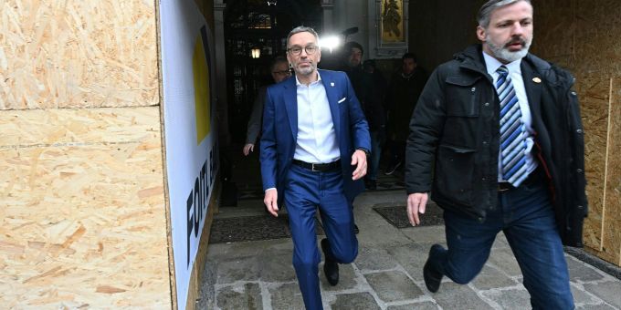 Die Bündnisgespräche von rechter FPÖ und konservativer ÖVP in Österreich sind gescheitert. Die Bündnisgespräche von rechter FPÖ und konservativer ÖVP in Österreich sind gescheitert.