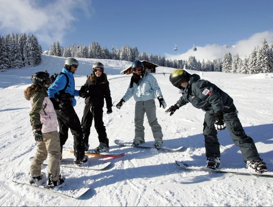 Im Schnee können die Kinder und Jugendlichen ihre Fähigkeiten verbessern und Freundschaften vertiefen.