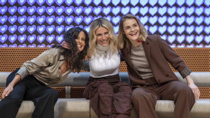 Die drei Frauen zeigen sich an der Pressekonferenz geeint. michelle hunziker