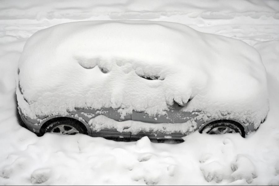 Auf den Strassen von Horw LU herrschte aufgrund der Rekordschneefälle Chaos. (Symbolbild)