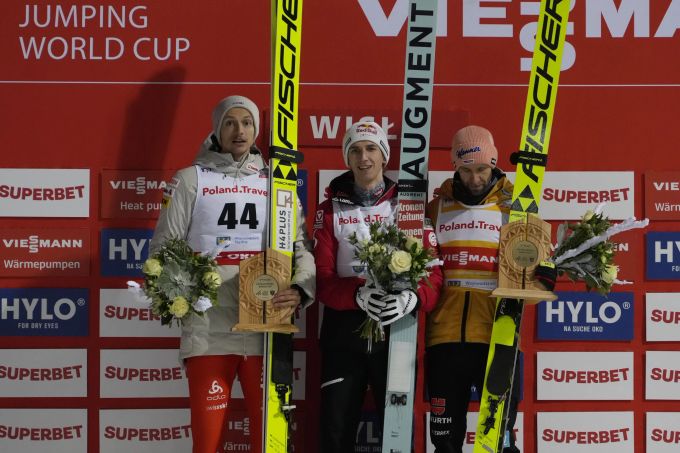 Gregor Deschwanden muss sich in Wisla nur gegen Daniel Tschofenig geschlagen geben. Gregor Deschwanden Skispringen Wisla