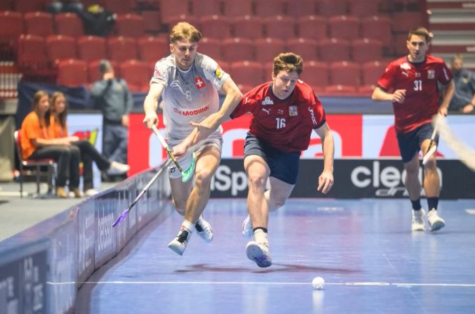 Die Schweiz hat an der Unihockey-WM noch immer Chancen auf den Viertelfinal. Unihockey-WM Schweiz Tschechien