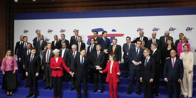 Die EU Finanzminister haben über das weitere Vorgehen im Zollstreit mit den USA beraten. EU Finanzminister