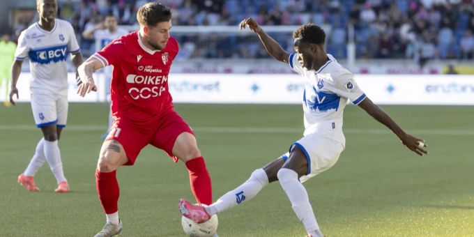 Der FC Sion und die Lausanner liefern sich einen erbitterten Kampf. FC Sion
