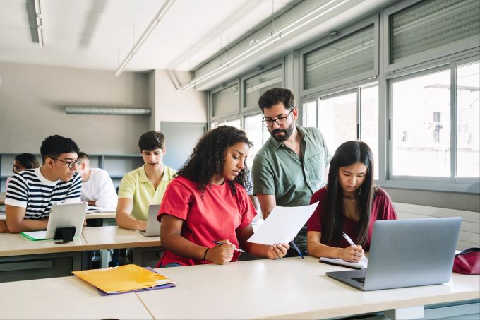 Hochqualifizierter und engagierter Lehrpersonen begleiten Sie durch Ihre gesamte Ausbildung. Ausbildung