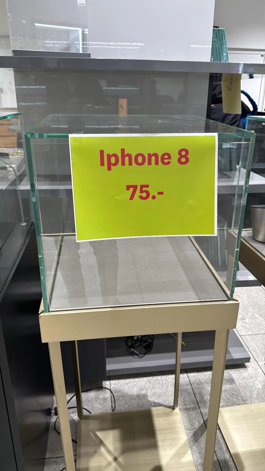 Das iPhone 8 gibt es zum Schlussverkauf bei Jelmoli für 75 Franken.