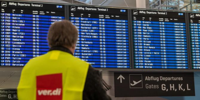 Münchner Flughafen Fluganzeige Gewerkschafter