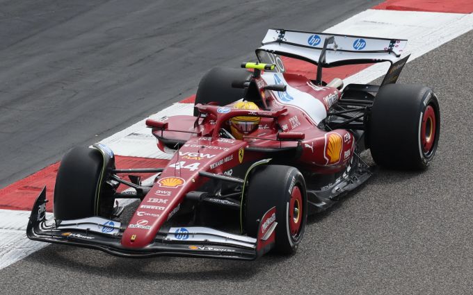 Lewis Hamilton (Ferrari) beim Vorsaison-Test der Formel 1 in Bahrain. Hamilton Ferrari Formel 1