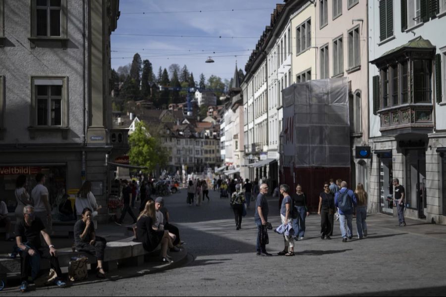 Die Stadt St. Gallen will die Innenstadt auf Fussgängerinnen und Fussgänger, Velofahrende und den ÖV ausrichten.