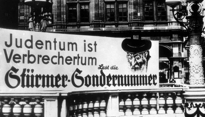 Die antisemitische Propaganda der Nationalsozialisten machte die Juden für ihre eigene Verfolgung verantwortlich. Juden Zweiter Weltkrieg
