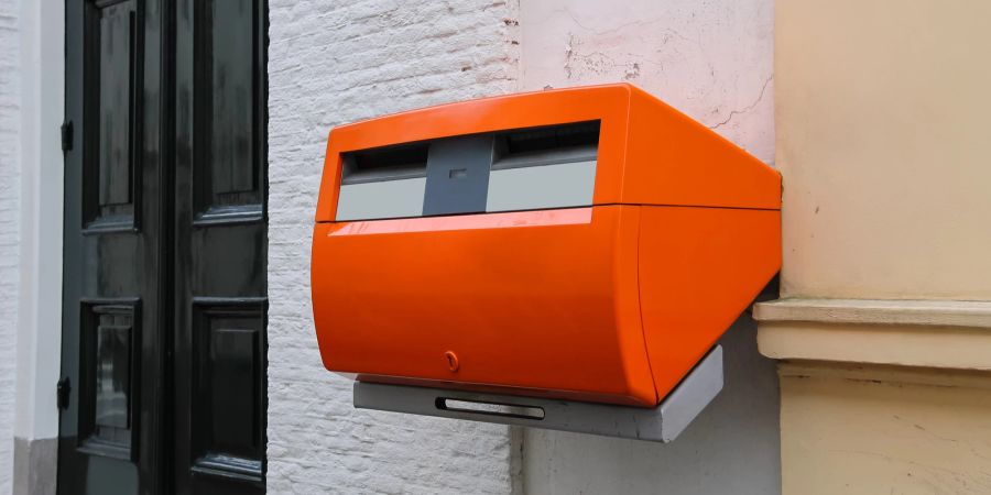 Briefkasten, orange