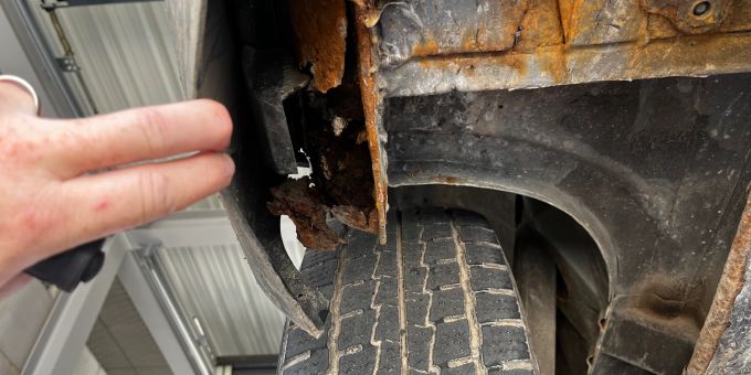 Das Chassis des Lieferwagens war massiv durchgerostet. Chassis durchgerostet