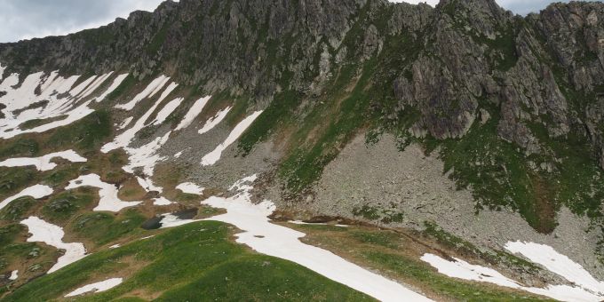 Im Wallis - Wanderer (†57) stürzt 30 Meter in die Tiefe und stirbt
