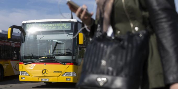 Beim Einsteigen ins Postauto grüsst man sich gegenseitig: Heute ist das nicht mehr selbstverständlich. Postauto