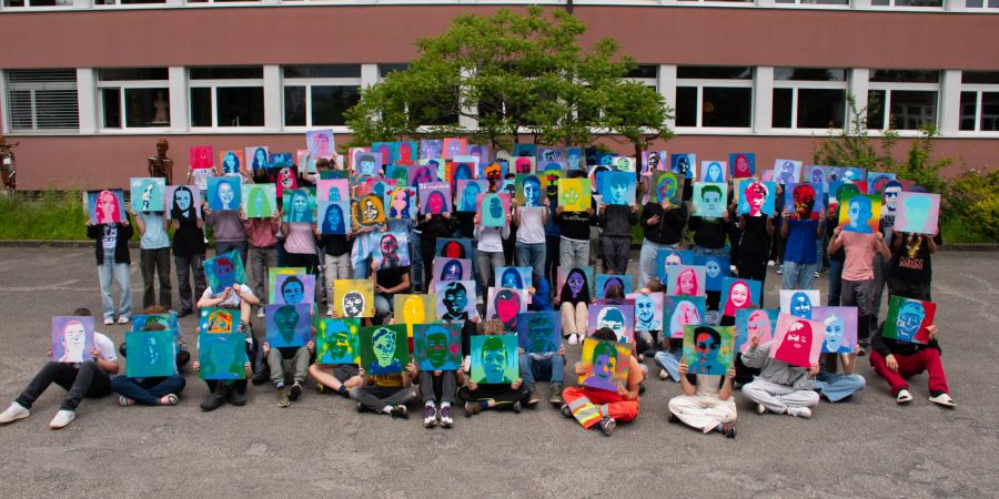 Schüler der sechs Oberstufenklassen der Schule Roggwil