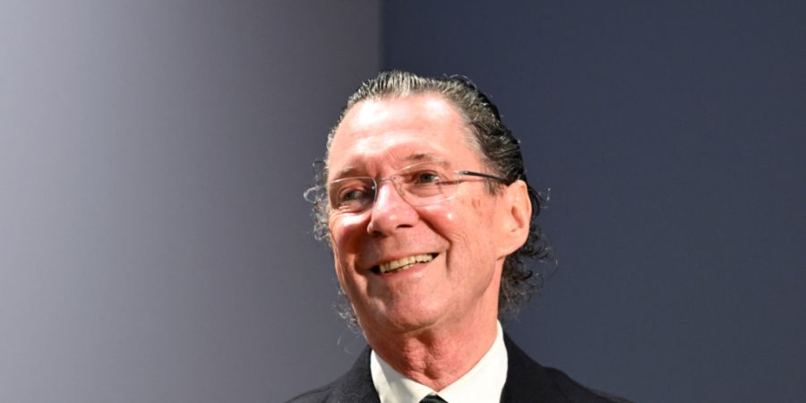Der Bestsellerautor Martin Suter veröffentlicht seinen Roman «Ein und Alles», der von einem mysteriösen Kriminalfall und einer bedingungslosen Liebe handelt.