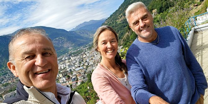 Katja und Rino Hischier mit Markus Graf (links).