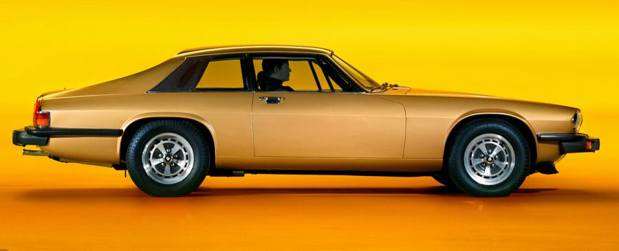 Schweres Erbe: Der 1975 vorgestellte XJ-S trat die fast unlösbare Aufgabe an, die Design-Ikone E-Type zu beerben.