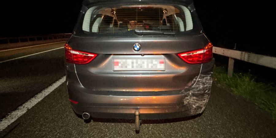 Vier der fünf Fahrzeuge mussten von einem Abschleppunternehmen abtransportiert werden.