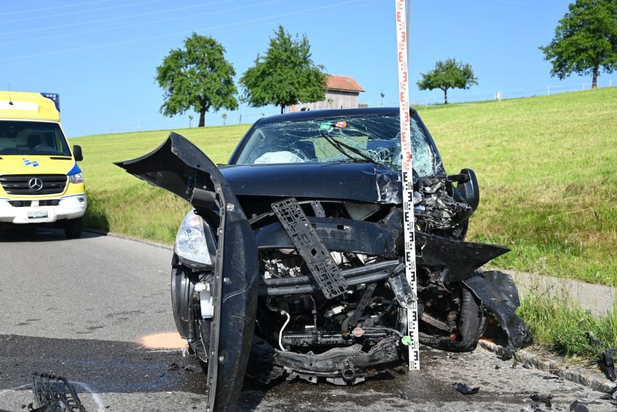 An den Fahrzeugen entstand Totalschaden.