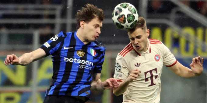 Inters Nicolo Barella im Duell mit Josip Stanisic vom FC Bayern. FC Bayern