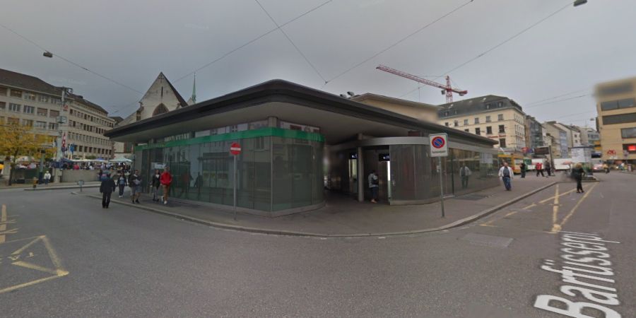 Barfüsserplatz BVB-Kundenzentrum Glasverkleidung Instandsetzung