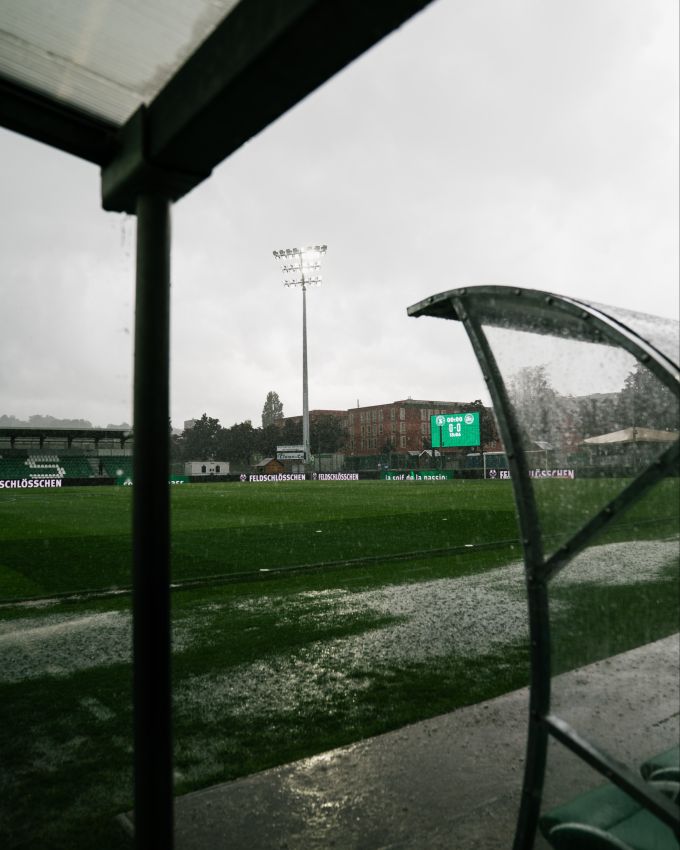 Die Anzeigetafel wäre für Yverdon-Sport gegen den FC St.Gallen bereit gewesen, der Rasen eher weniger. FCSG