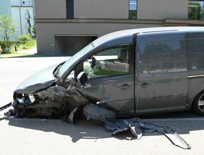 Bei einem Unfall in Emmenbrücke wurden zwei Personen verletzt. Emmenbrücke