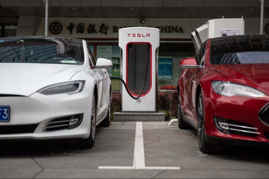 Zudem droht Elon Musks Elektroauto-Firma Tesla ein massiver Verlust.