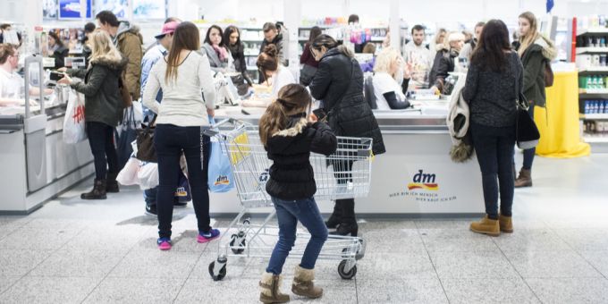 In Süddeutschland sind viele Schweizer Einkaufstouristen anzutreffen – darunter viele Familien. Einkauf