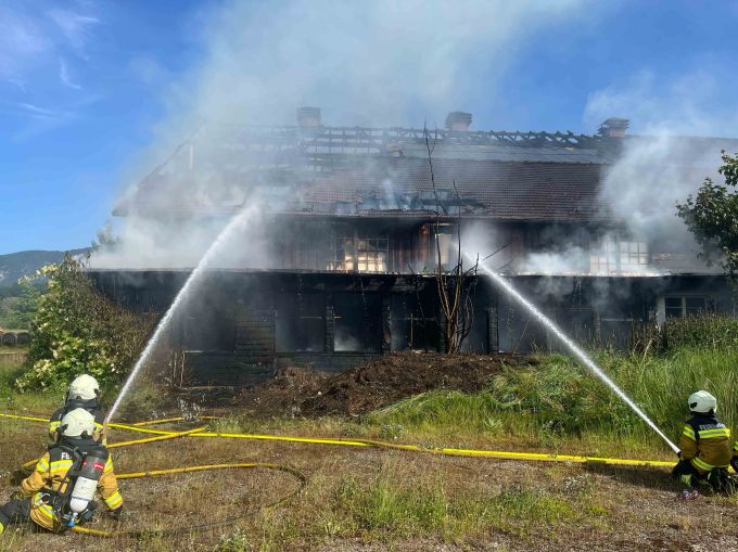 Beim Brand entstand grosser Sachschaden. Sachschaden