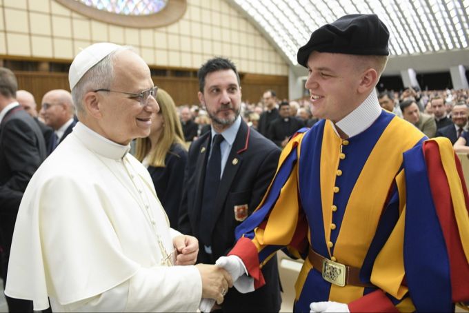 Die Schweizergarde war in der Übergangsphase von Papst Franziskus zu Papst Leo besonders gefordert. vereidigung