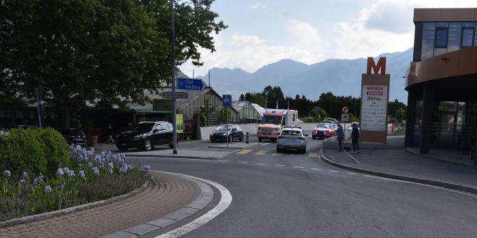 Domat/Ems GR: Fussgängerin bei Kollision verletzt. Domat/Ems GR