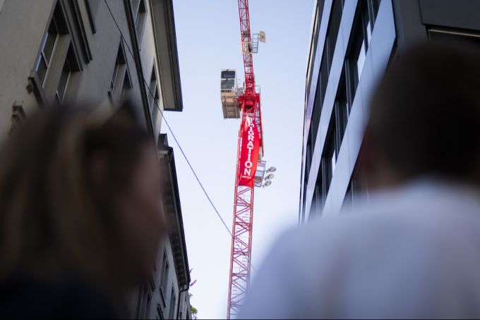 Die «Junge Tat» tritt immer wieder bei Demos auf. Das richtige Verhalten und physische Konfrontationen übte sie nun in Lenk BE. junge tat