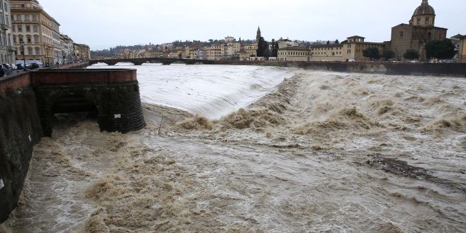 Im März waren insbesondere die Toskana und die Emilia-Romagna von Unwettern betroffen wie hier am Fluss Arno. (Archivbild) Unwetter