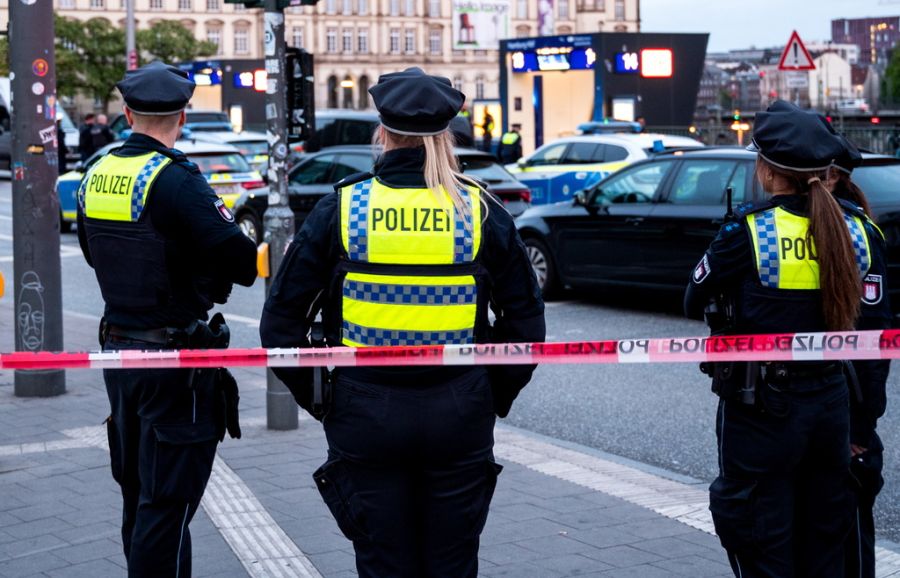 Zu dem genauen Tatmotiv hat die Polizei in Hamburg bisher noch keine finalen Erkenntnisse.