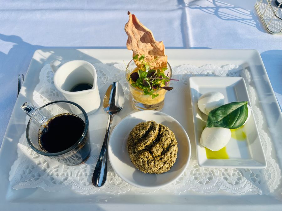 tablett mit Detox Essen