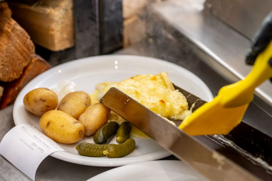 Von Raclette über Bratwurst bis hin zu Zuckerwatte – an der OHA ist für jeden Geschmack etwas dabei.