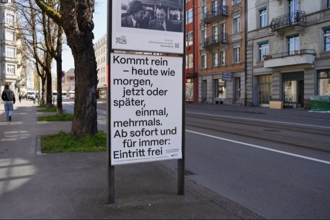 Das Migros Museum für Gegenwartskunst wurde 1996 eröffnet. Heute wird es von einem fünfköpfigen Kollektiv geleitet. Migros Museum Zürich