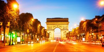 Paris: Arc de Triomphe.