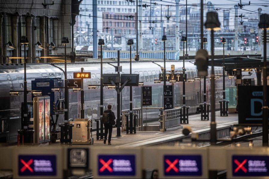 Das Bahnunternehmen teilt aber mit, dass Spannungen mit anderen Passagieren aufgrund des Lärms des Tieres Grund für die Strafe seien.