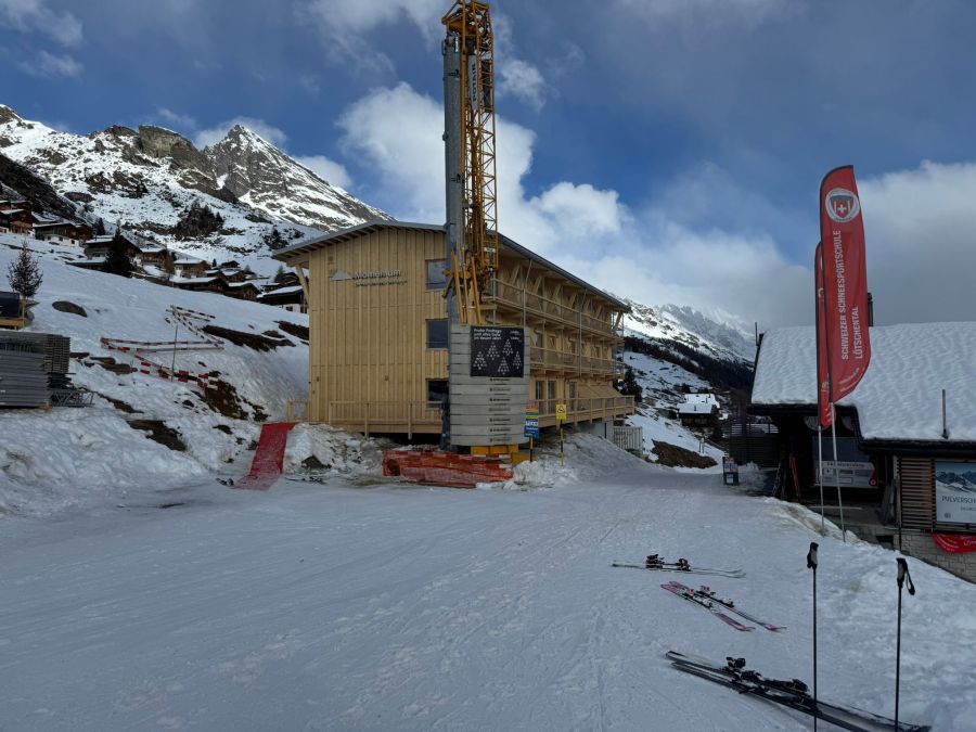 Blick auf das «Momentum – die Lauchernalp Lodge».