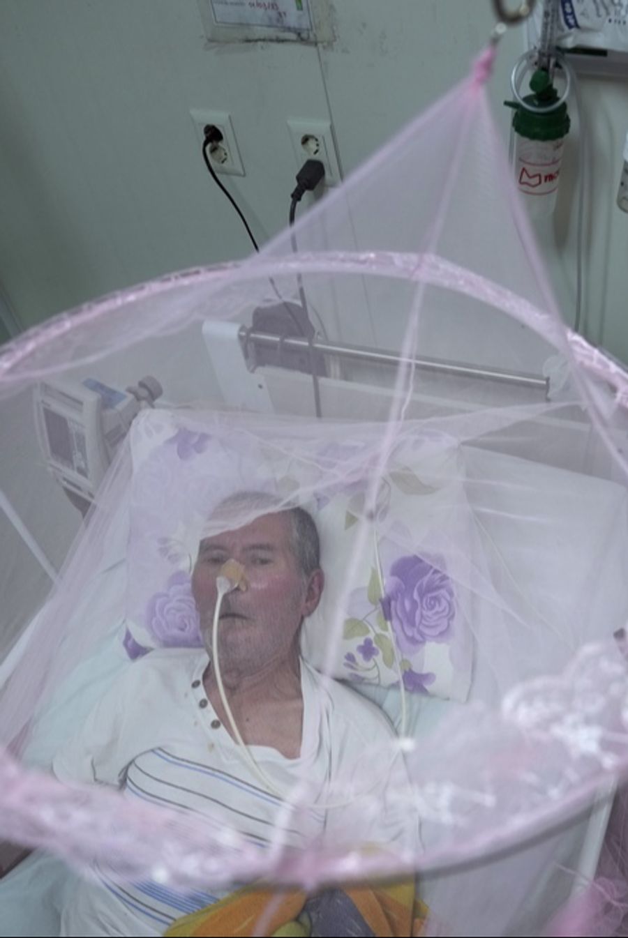 Der Virus verläuft meist wie eine normale Grippe, kann jedoch bei Risikopatienten zu Komplikationen führen. (Symbolbild)