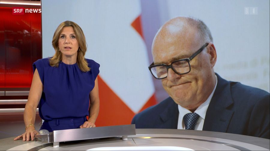 ... und dann erneut am 13. August – mit derselben Hose, dafür diesmal mit mehr Schmuck.