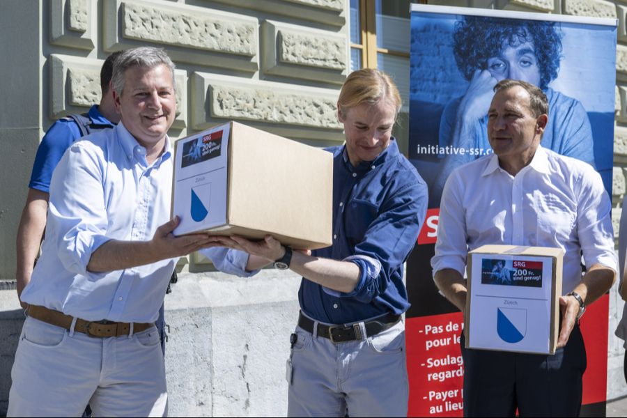 Wollen die TV- und Radioabgaben von 335 Franken pro Haushalt und Jahr auf 200 senken: Marco Chiesa (SVP), Lorenzo Quadri (Lega-TI) und Thomas Matter (SVP) (v. l. n. r.)