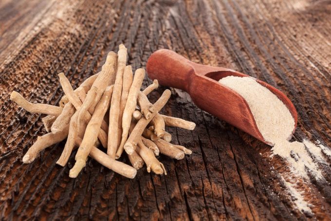 Supplemente: Ashwagandha ist als Wurzel, Pulver, Kapseln und Gel erhältlich. Ashwagandha