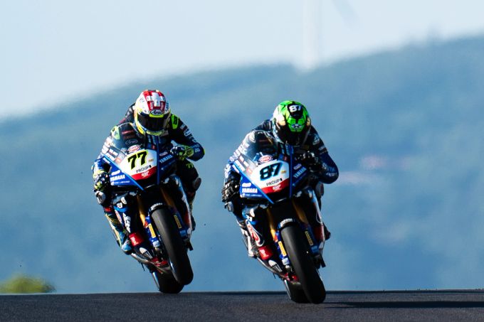 Seinen MotoGP-erfahrenen Teamkollegen Remy Gardner hatte Dominique Aegerter in Portimao im Griff. Dominique Aegerter Remy Gardner